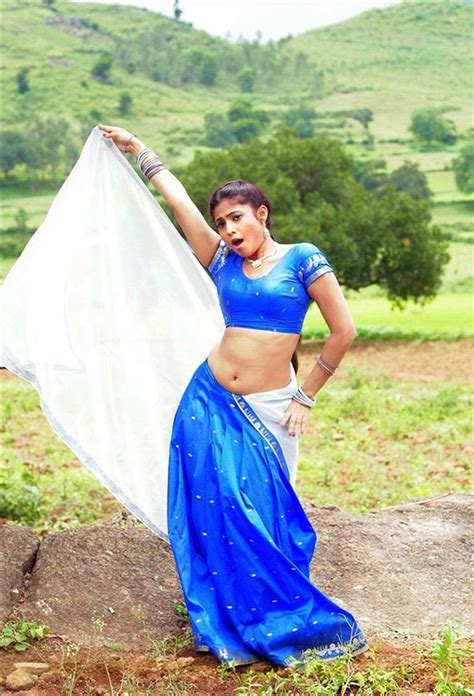 tamil girl removing saree